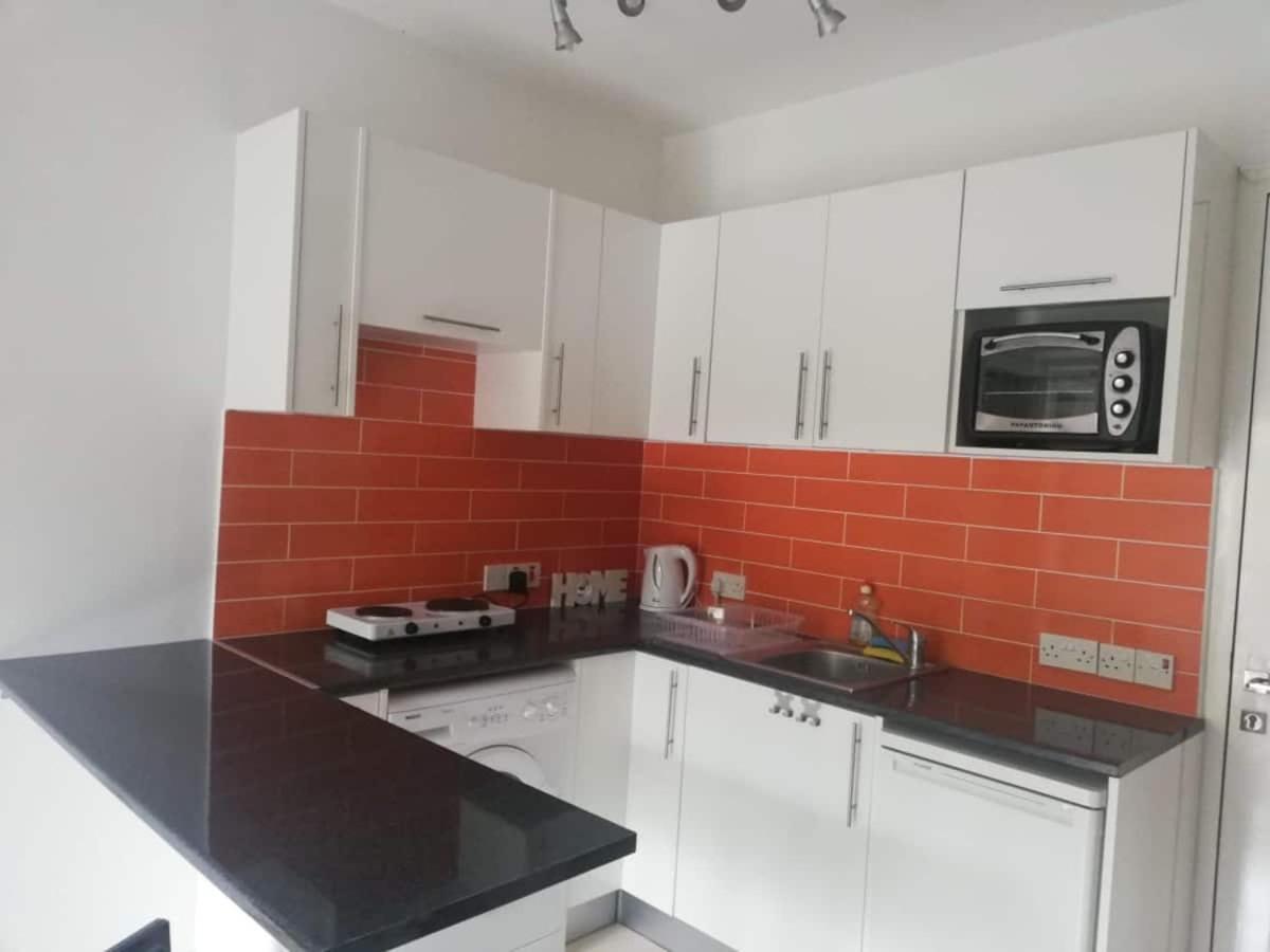 Cozy 1 Bedroom Apartment Close To The Beach Paphos Eksteriør billede