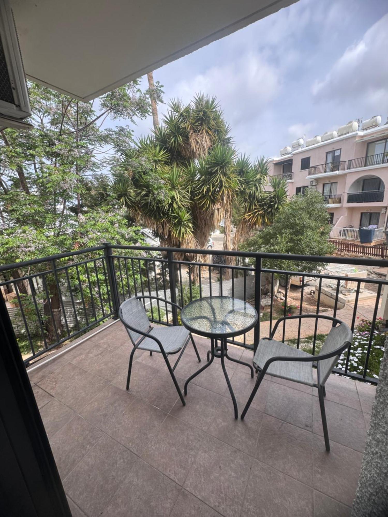Cozy 1 Bedroom Apartment Close To The Beach Paphos Eksteriør billede